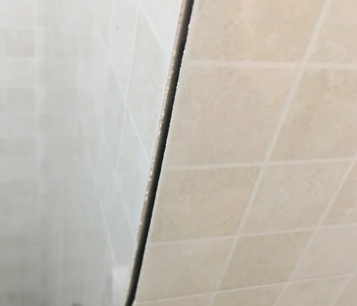 南雄瓷砖空鼓维修公司分享阳台瓷砖脱落的修复过程可以分为以下几个步骤